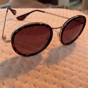 GUESS Tortoise Shell framed round sunglasses